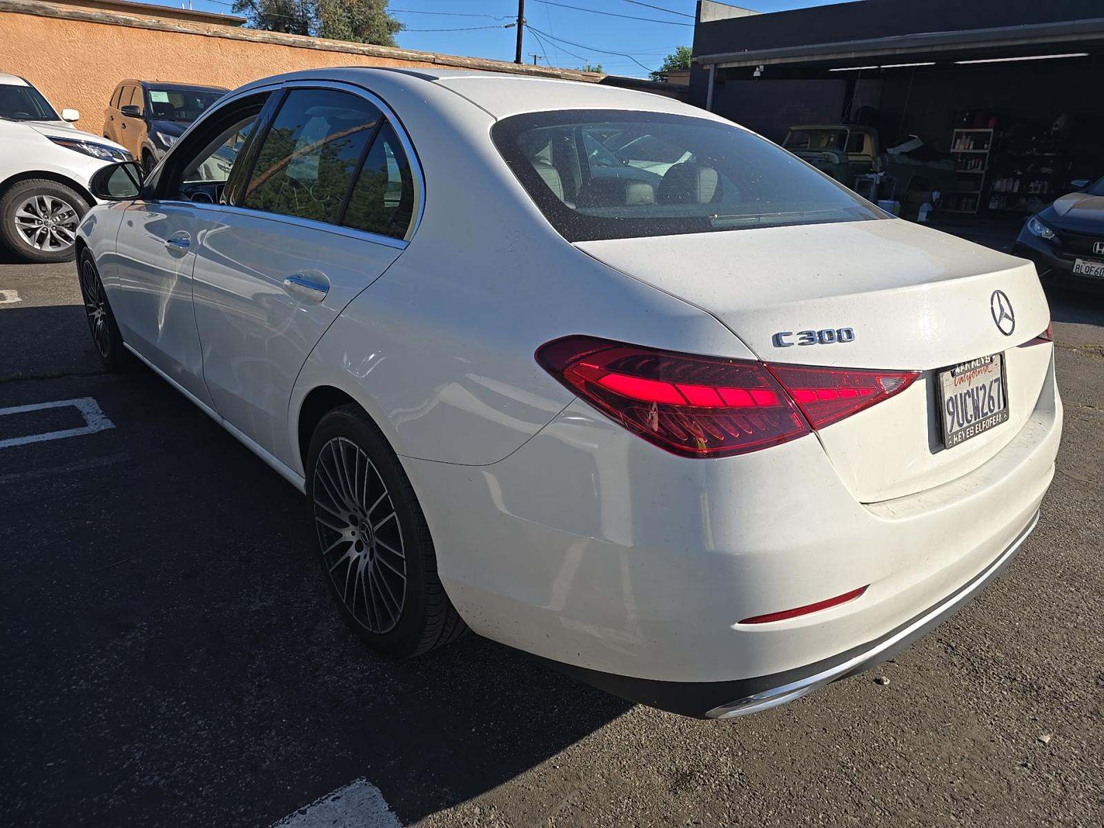 Mercedes-Benz C 300 2023 — photo 2