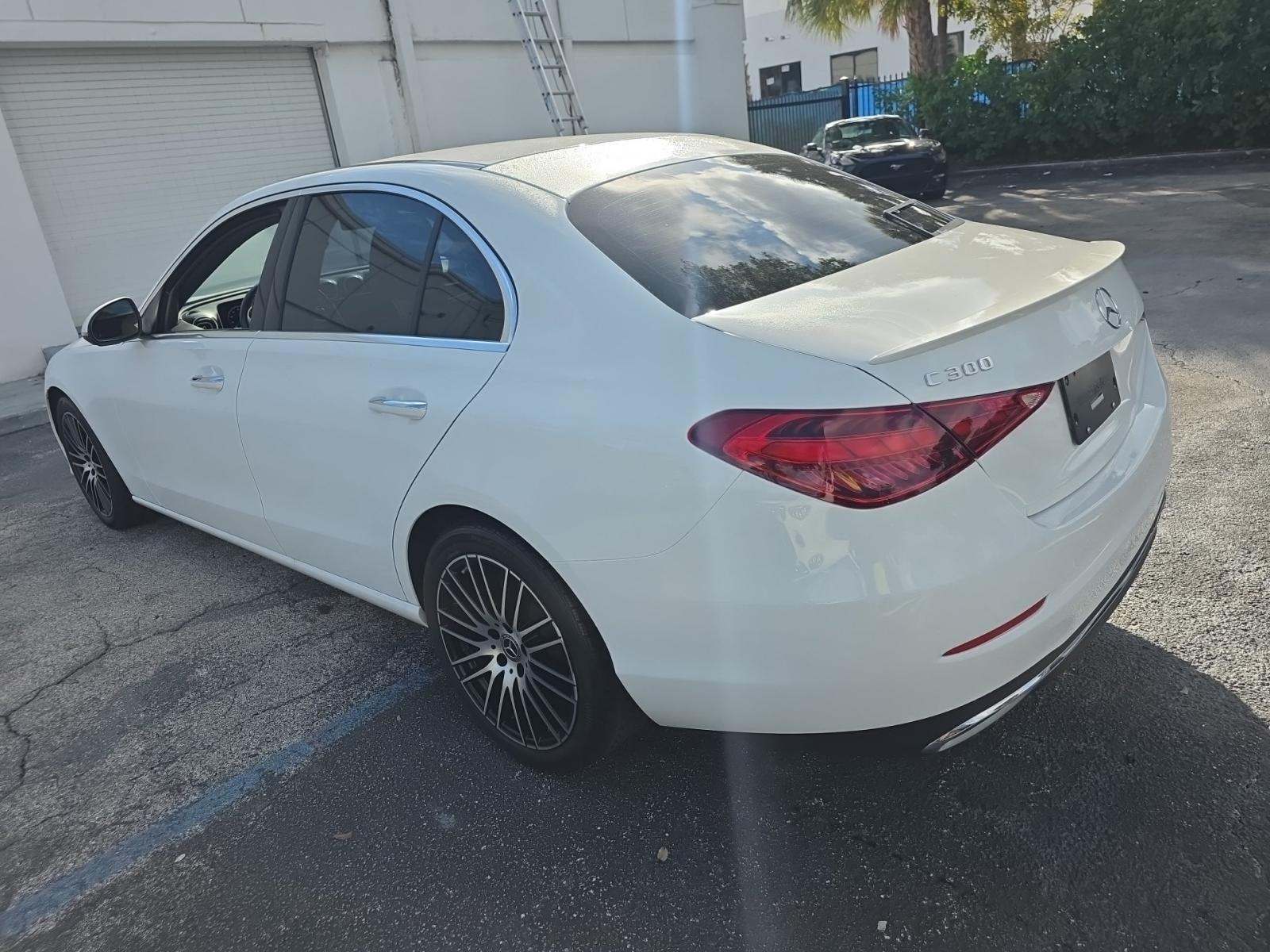 Mercedes-Benz C 300 2023 — photo 2