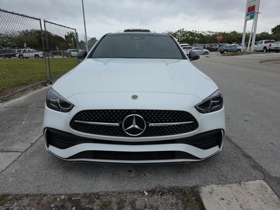 Mercedes-Benz C 300 2022 — photo 2