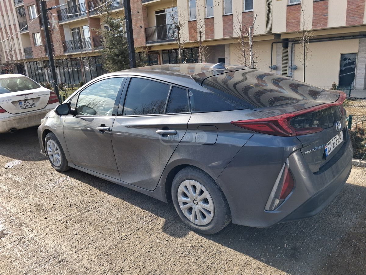 Toyota Prius 2019 — photo 2
