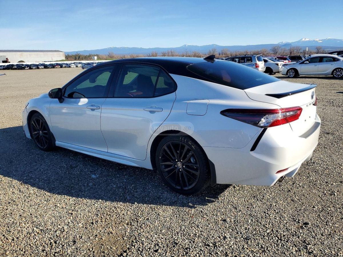 Toyota Camry 2023 — photo 2