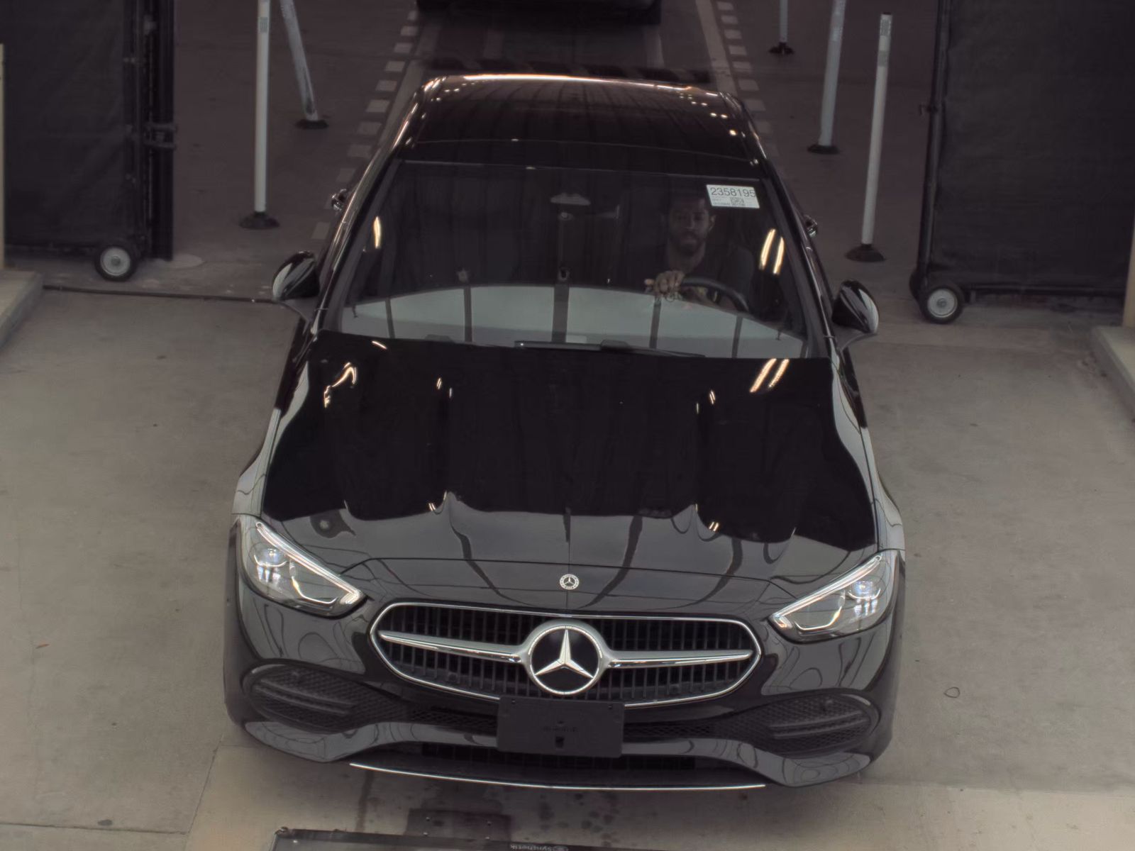 Mercedes-Benz C 300 2025 — photo 2