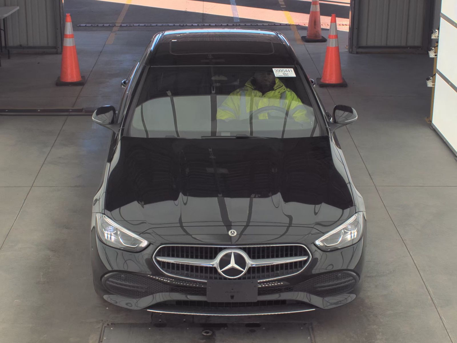 Mercedes-Benz C 300 2025 — photo 2