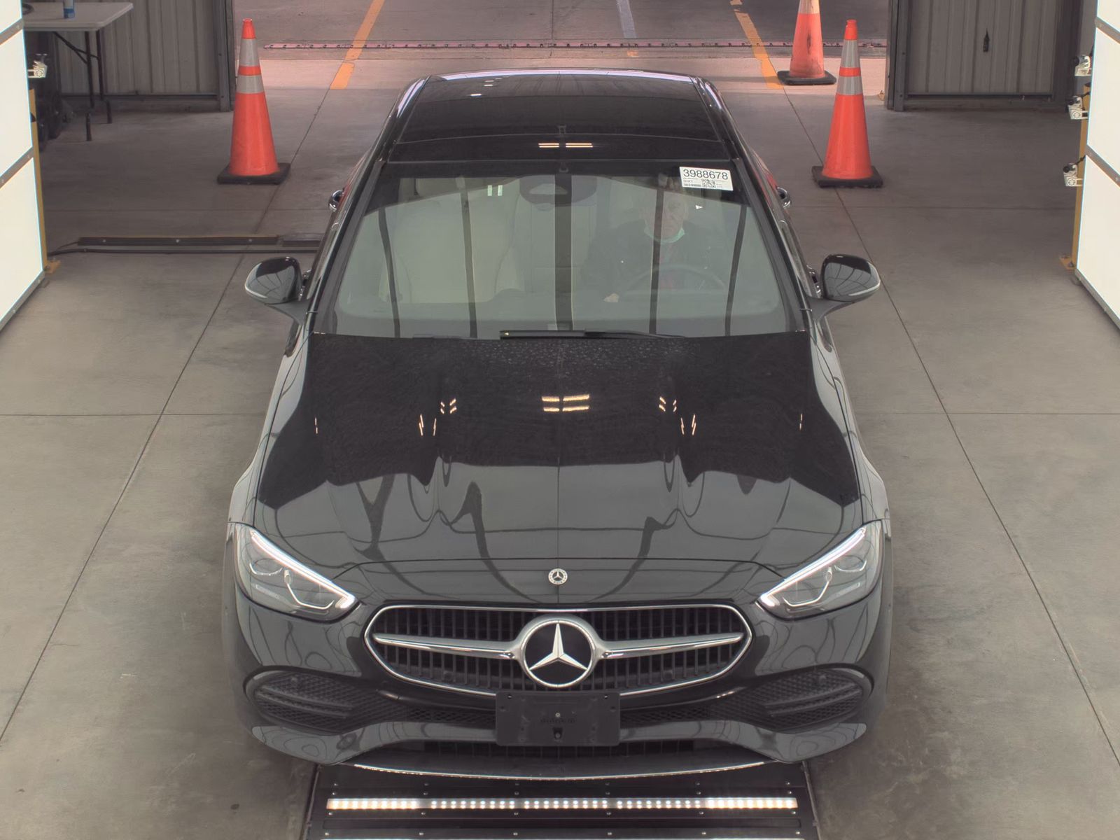 Mercedes-Benz C 300 2025 — photo 2