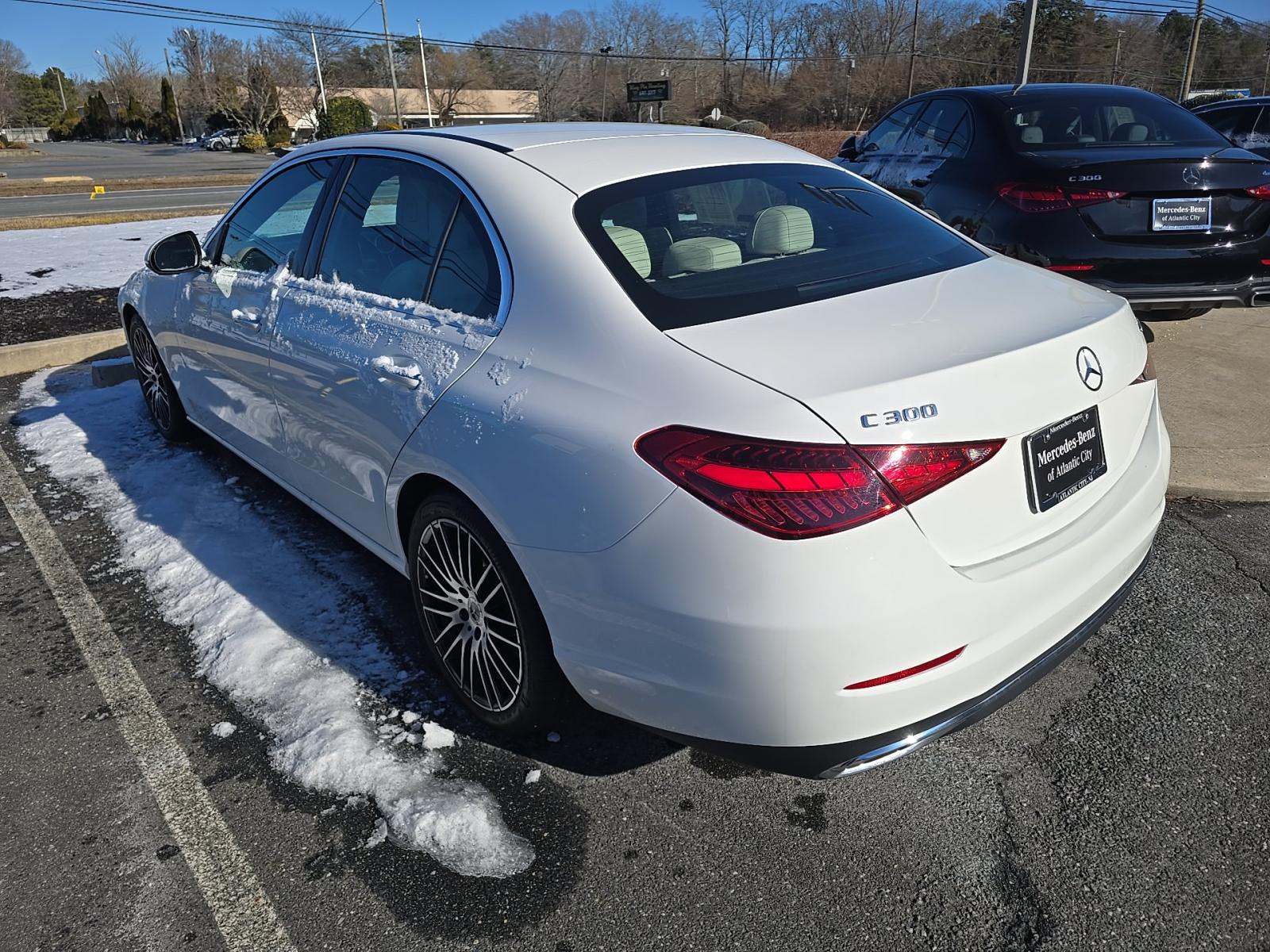 Mercedes-Benz C 300 2023 — photo 2