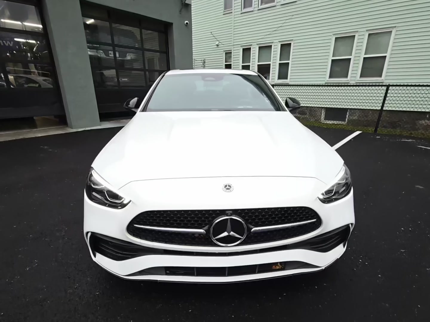 Mercedes-Benz C 300 2023 — photo 2