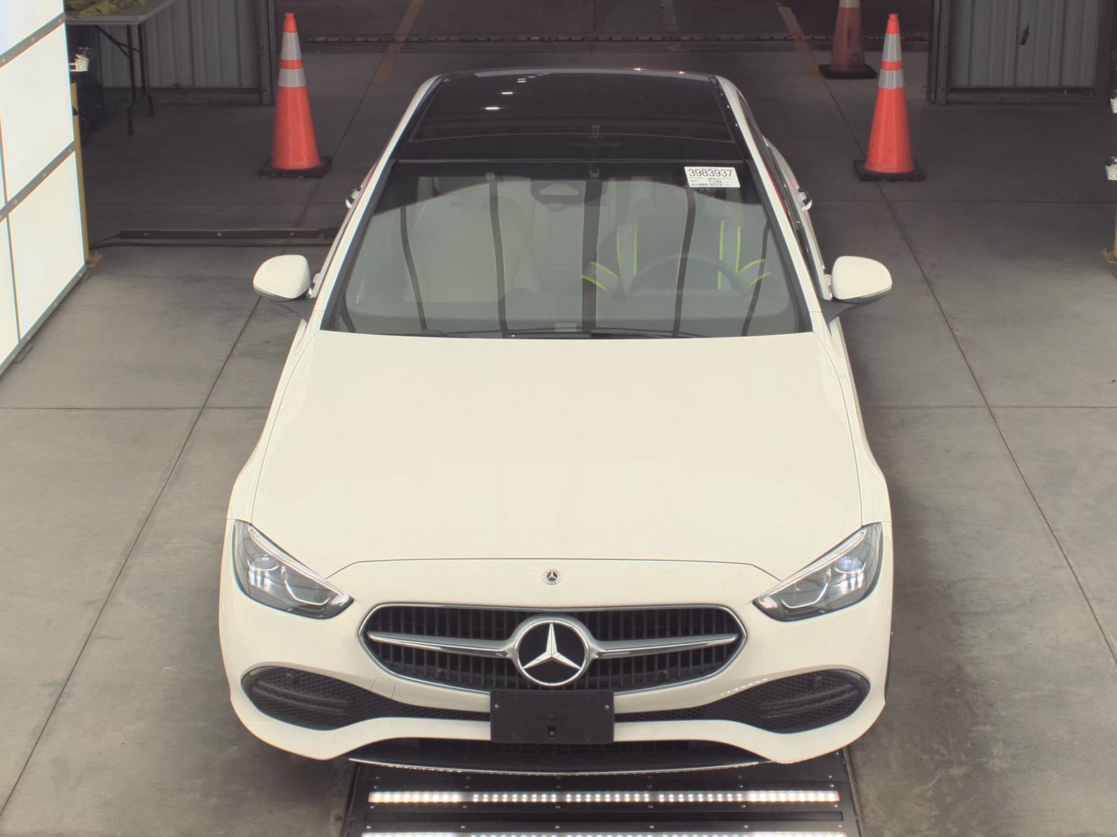 Mercedes-Benz C 300 2025 — photo 2