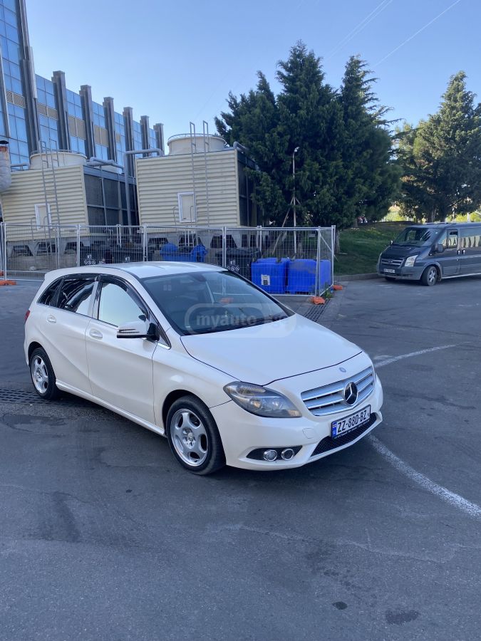 Mercedes-Benz B 200 2013 — photo 2