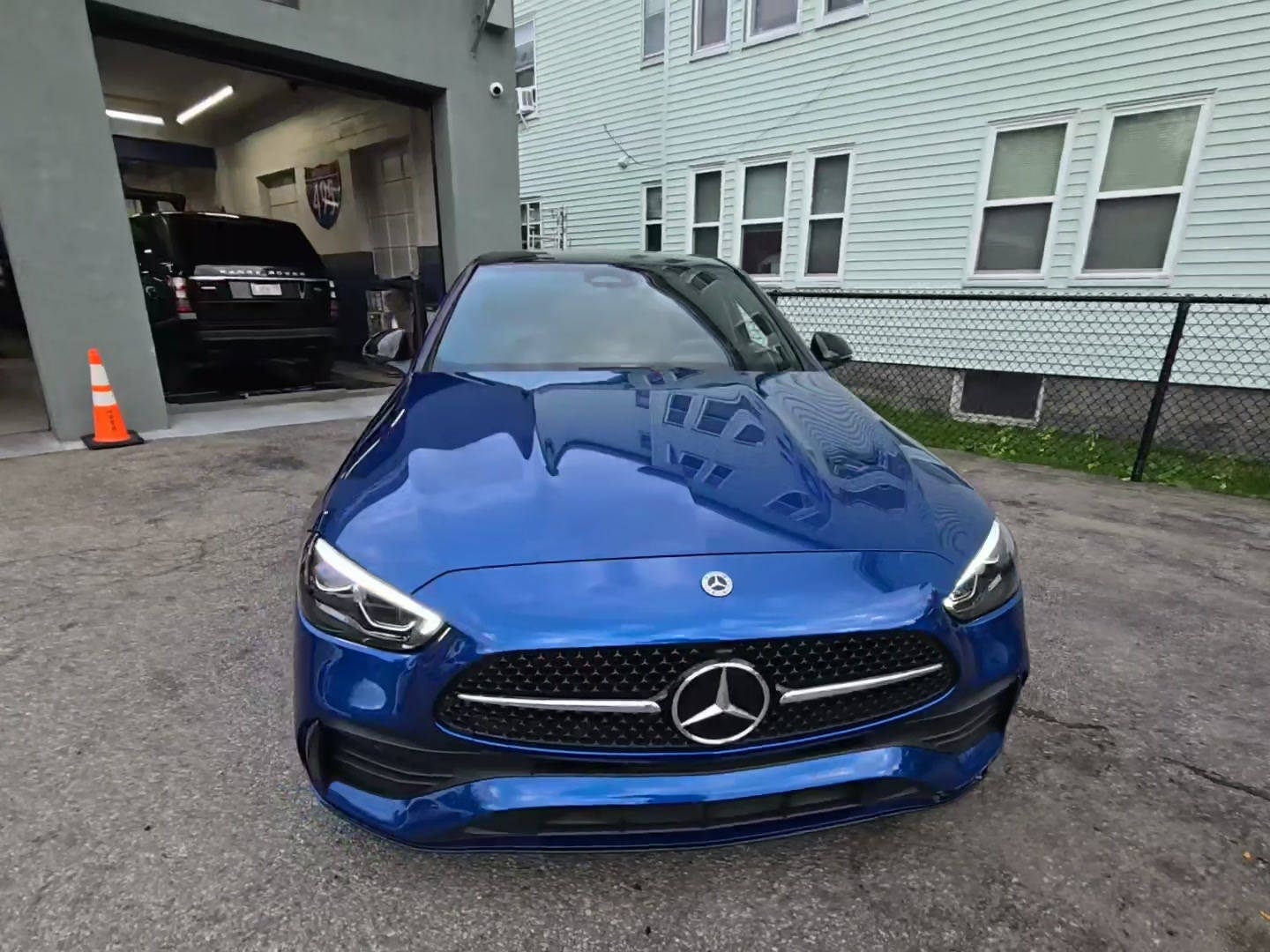 Mercedes-Benz C 300 2022 — photo 2