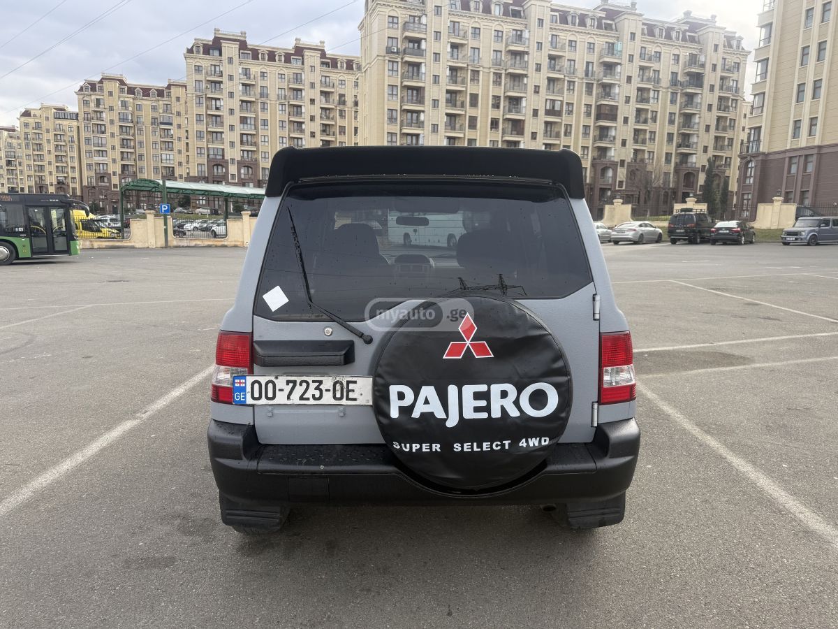 Mitsubishi Pajero IO 2000 — photo 2