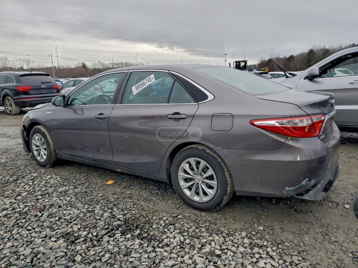 Toyota Camry 2015 — photo 2