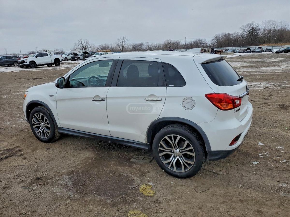Mitsubishi Outlander 2019 — photo 2