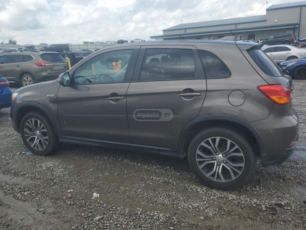 Mitsubishi Outlander 2018 — photo 2