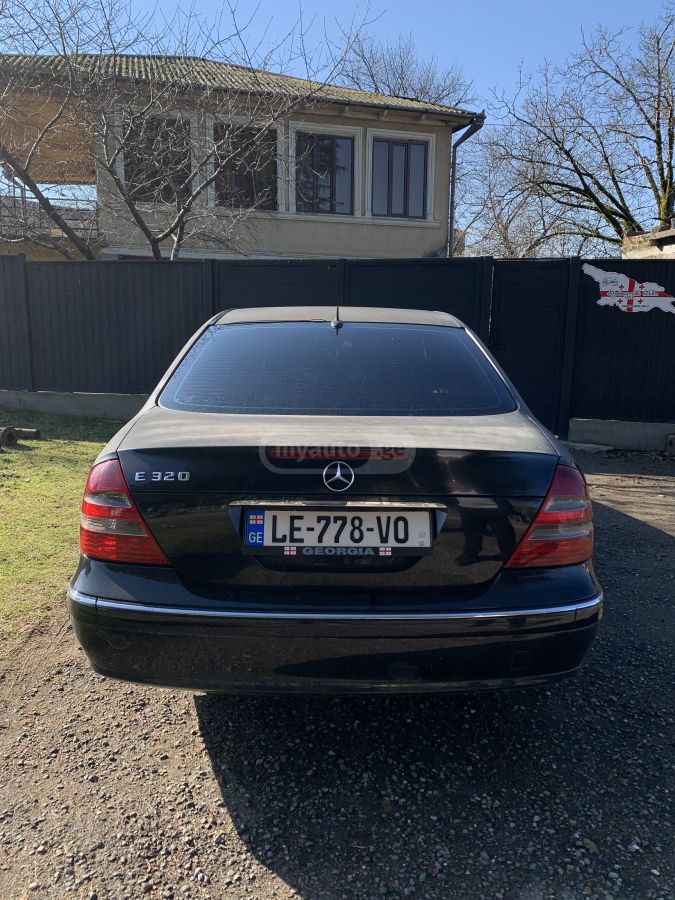 Mercedes-Benz E 320
