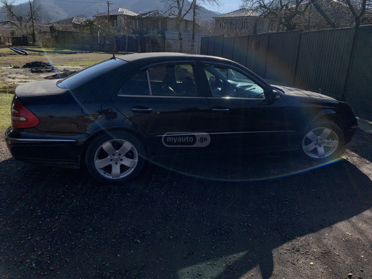 Mercedes-Benz E 320 2004 — photo 2