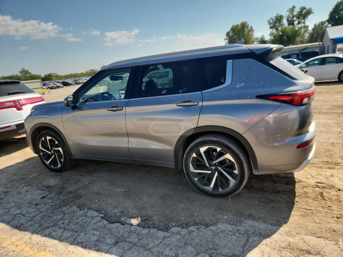 Mitsubishi Outlander 2022 — photo 2