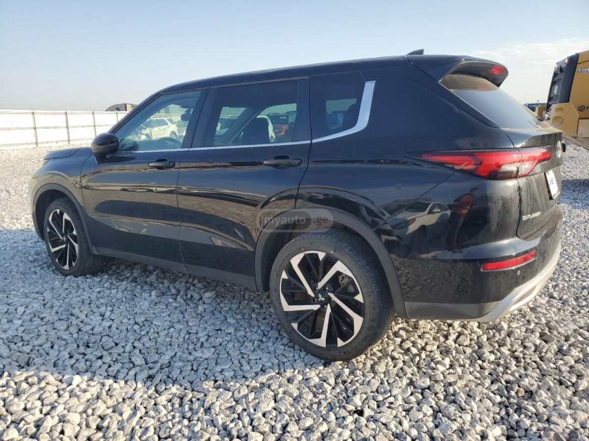 Mitsubishi Outlander 2023 — photo 2