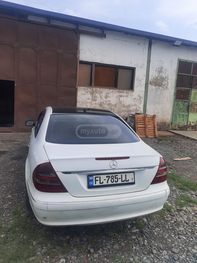 Mercedes-Benz E 220 2008 — photo 2