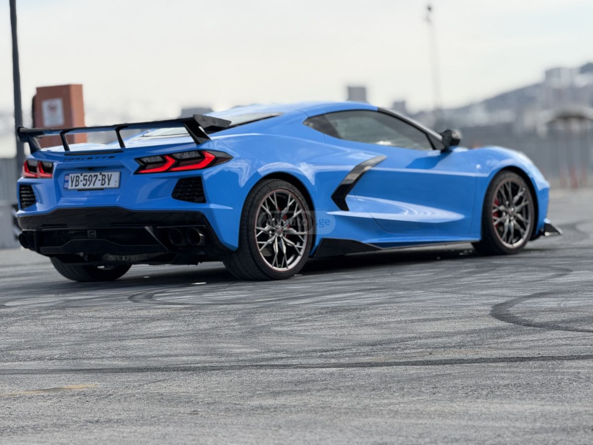 Chevrolet Corvette 2023 — photo 2