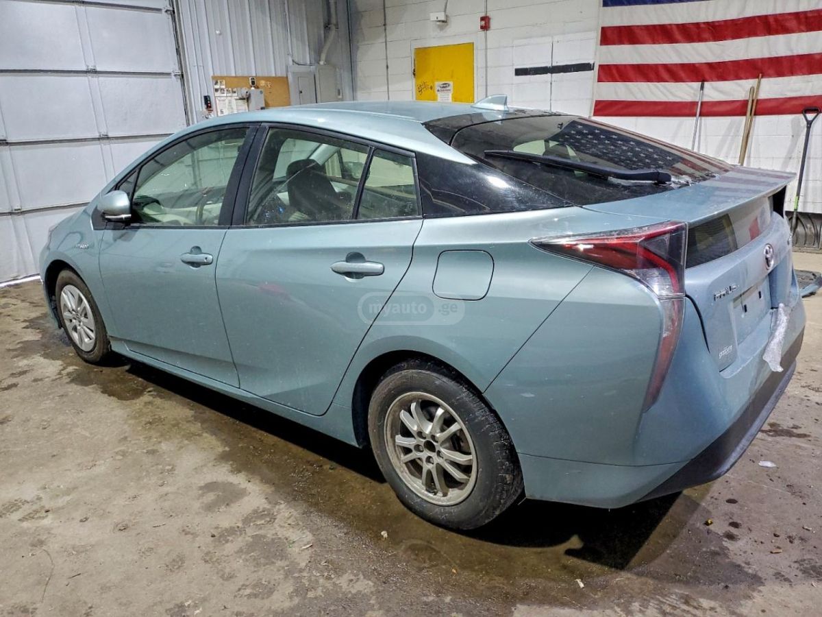 Toyota Prius 2016 — photo 2