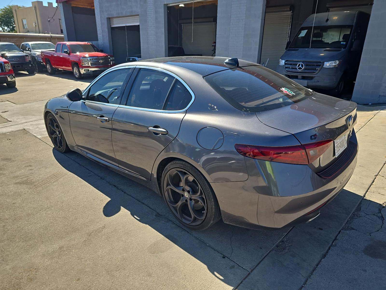 Alfa Romeo Giulia 2017 — photo 2