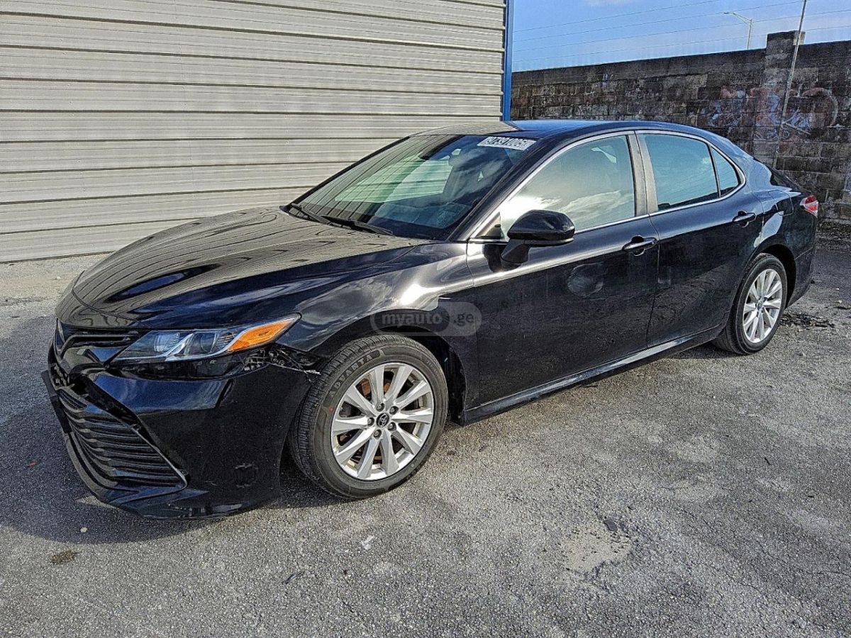 Toyota Camry 2019 — photo 2