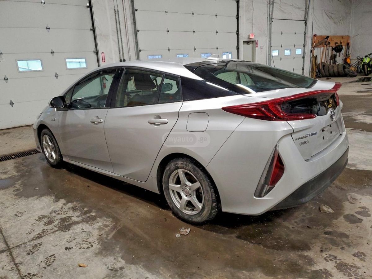 Toyota Prius 2018 — photo 2