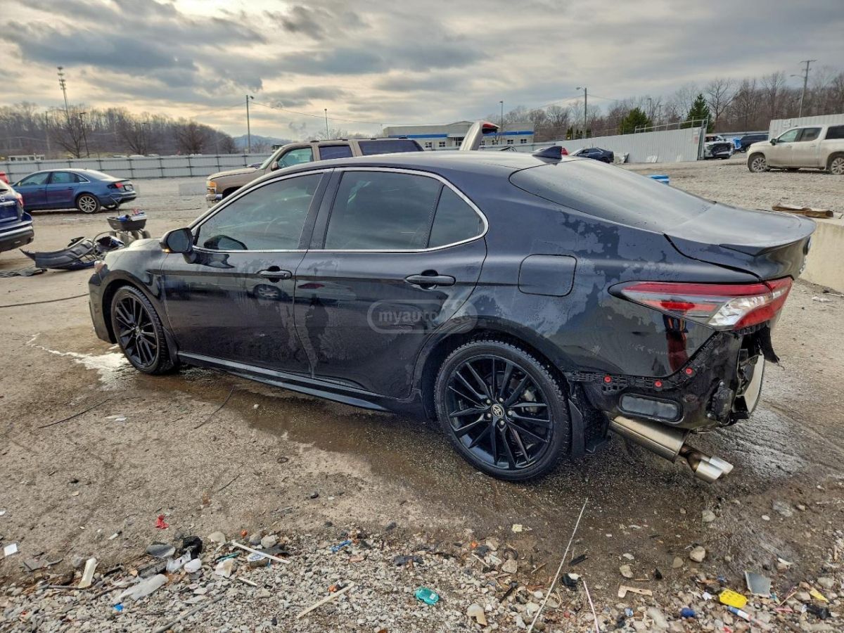 Toyota Camry 2022 — photo 2
