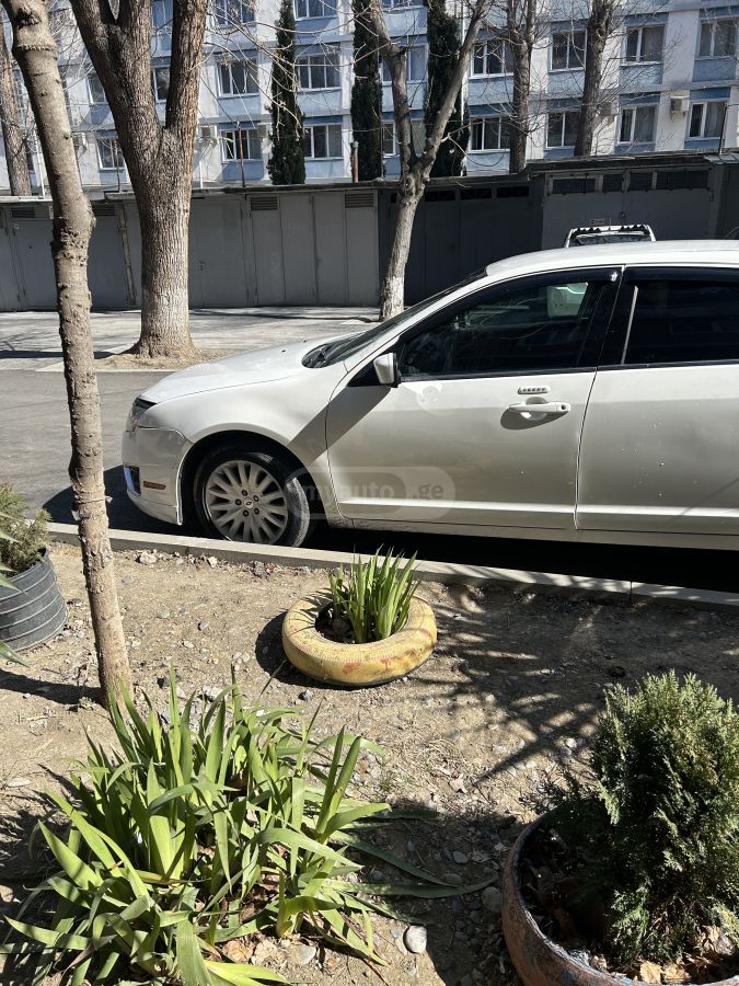 Ford Fusion 2010 — photo 2