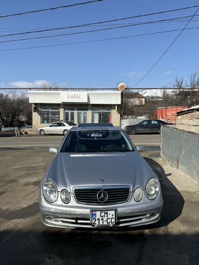 Mercedes-Benz E 320
