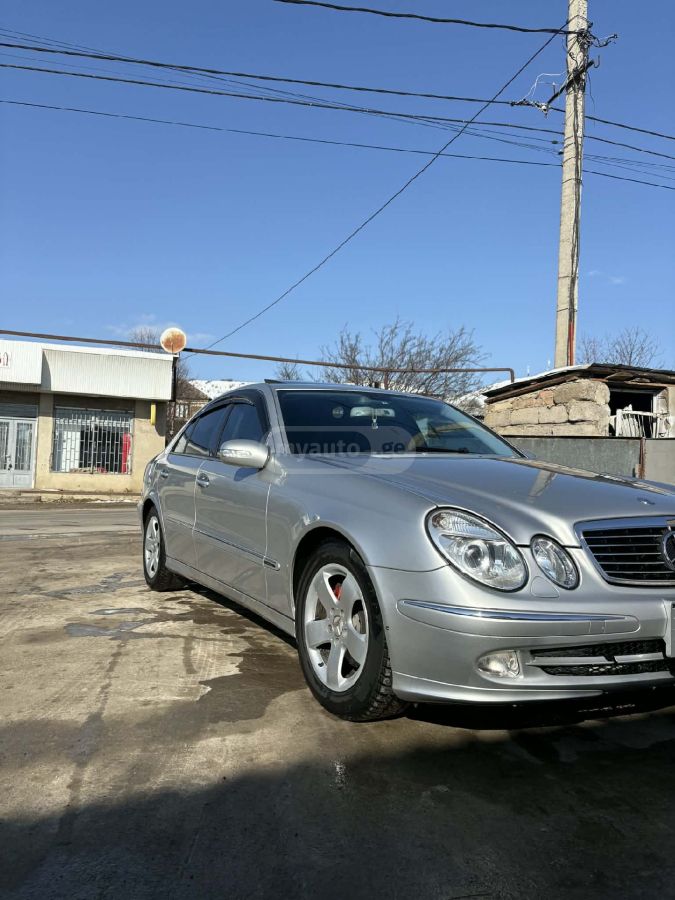 Mercedes-Benz E 320 2002 — photo 2