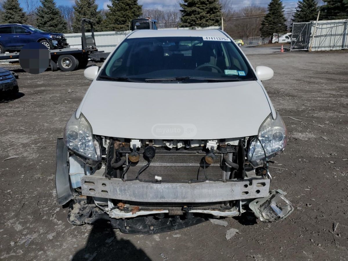 Toyota Prius 2015 — photo 2
