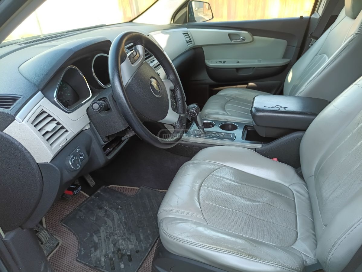 Chevrolet Traverse 2009 — photo 2