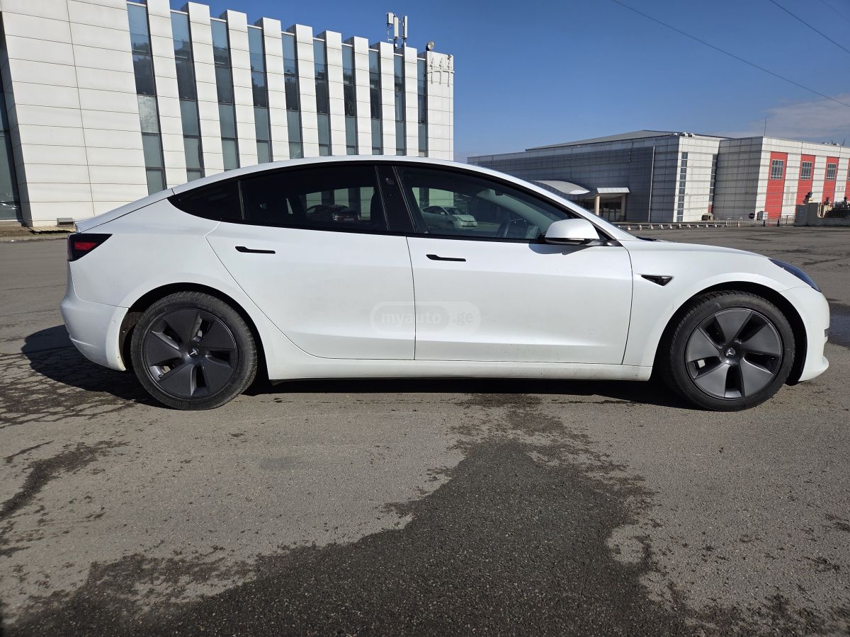 Tesla Model 3 2021 — photo 2
