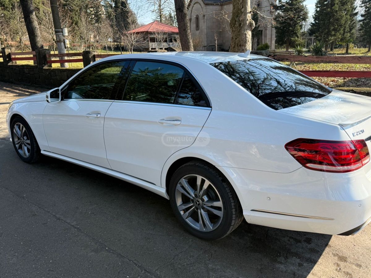 Mercedes-Benz E 220 2015 — photo 2
