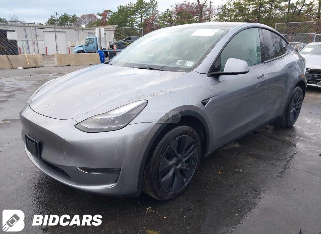 Tesla Model Y 2024 — photo 2