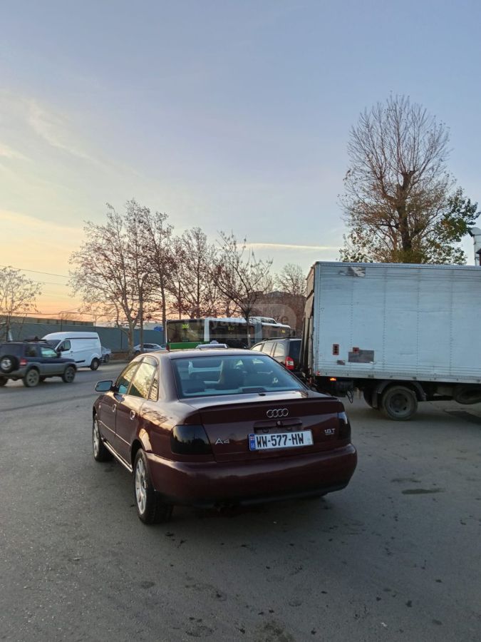Audi A4 1999 — photo 2