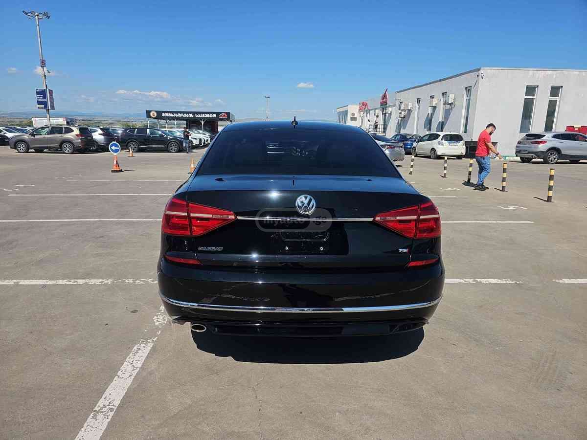 Volkswagen Passat 2016 — photo 2