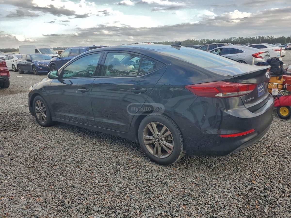 Hyundai Elantra 2018 — photo 2