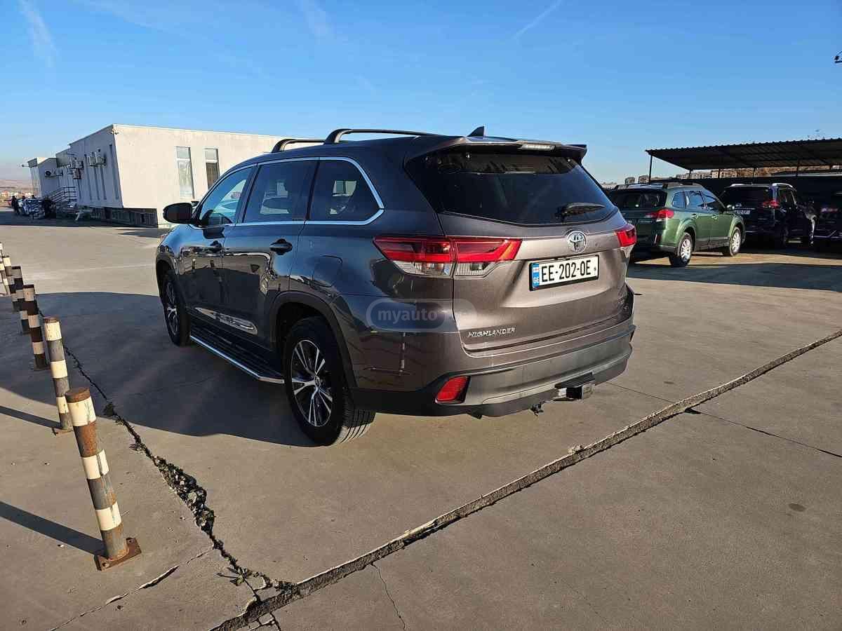 Toyota Highlander 2019 — photo 2