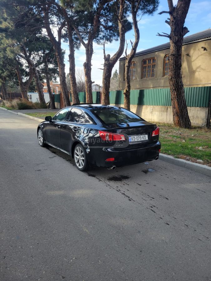 Lexus IS 250 2011 — photo 2