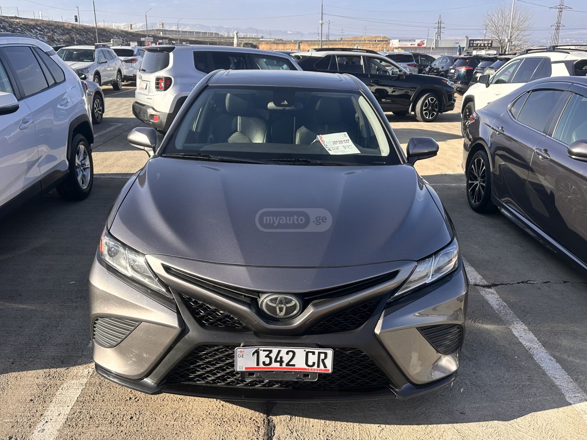 Toyota Camry 2018 — photo 2