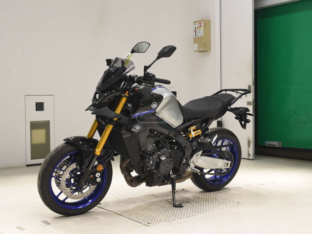 Yamaha MT-09 (FZ-09) 2024 — photo 2