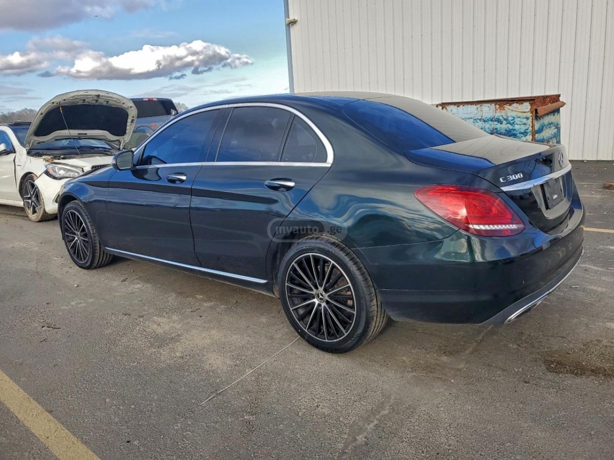 Mercedes-Benz C 300 2019 — photo 2