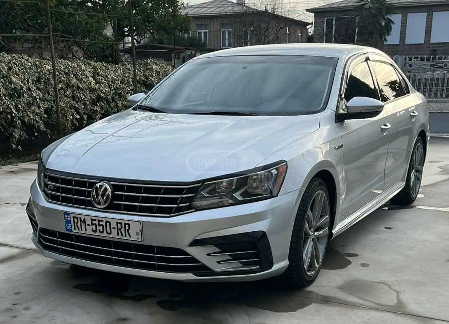 Volkswagen Passat 2018 — photo 2
