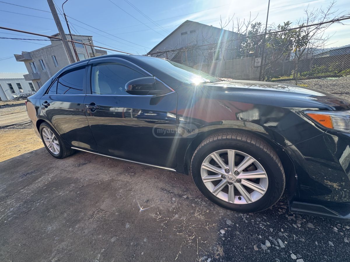 Toyota Camry 2012 — photo 2