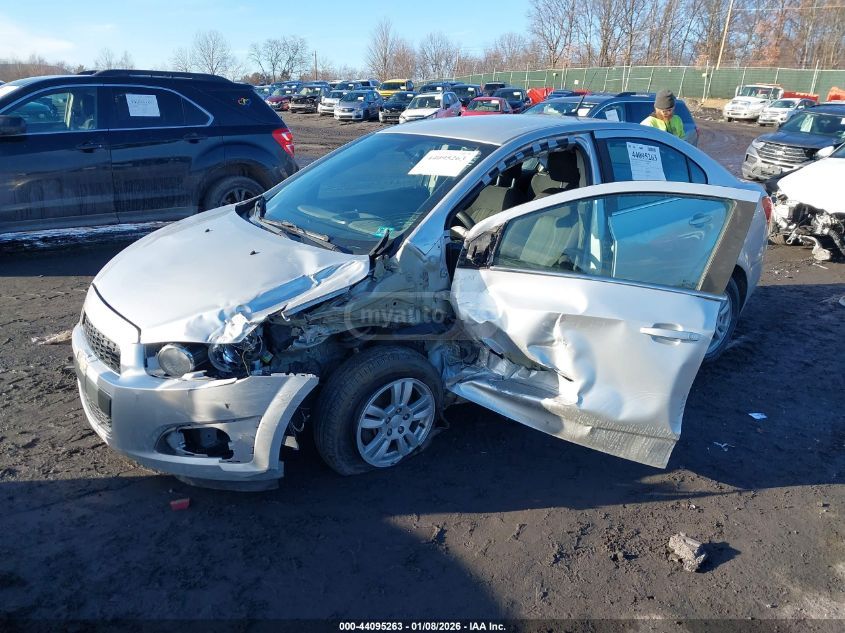 Chevrolet Sonic 2014 — photo 2