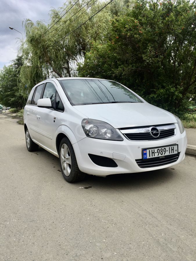 Opel Zafira 2010 — photo 2