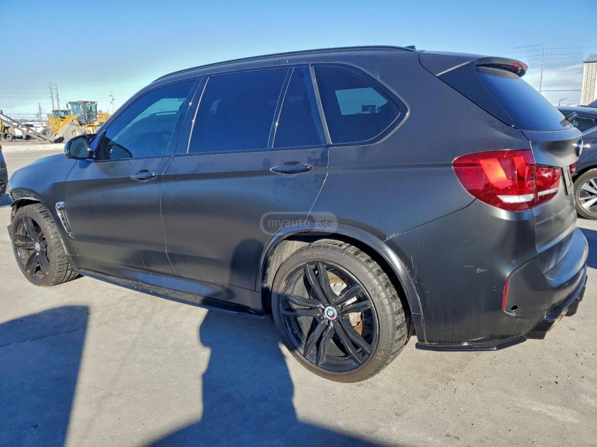 BMW X5 2018 — photo 2