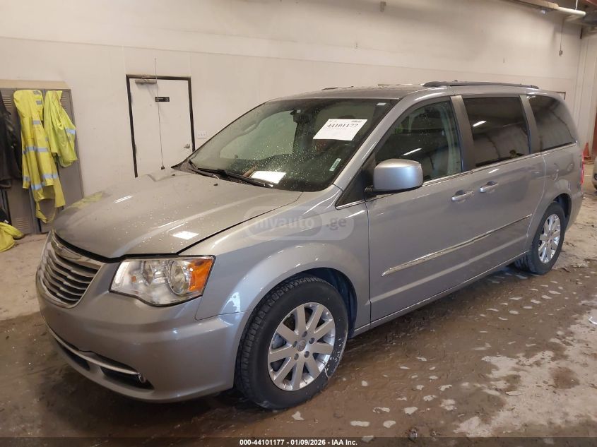 Chrysler Town and Country 2015 — photo 2